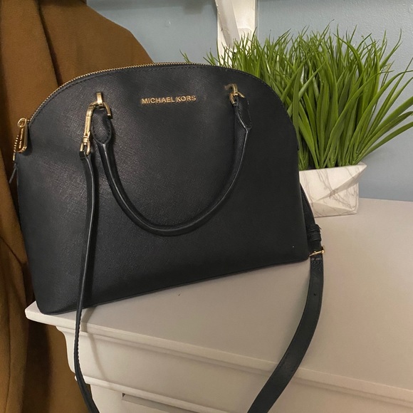 Michael Kors Handbags - Michael Kors Cross Body Bag